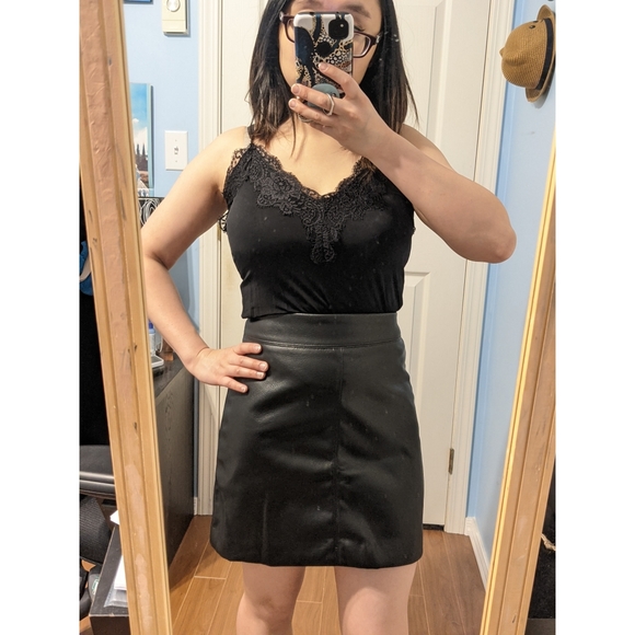 πΌ H&M Faux Leather Mini Skirt